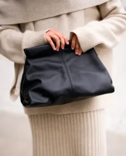 Flattered - Clay Clutch nahkaa, musta