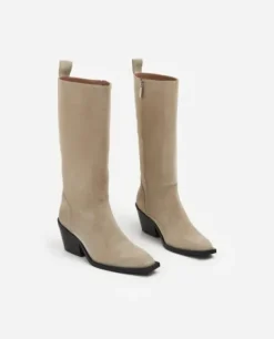 Ripaus rock-henkeä näillä naisellisilla bootseilla!